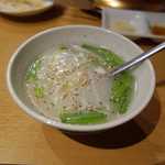 永秀 - その後はコムタンスープ500円を人数分事に分けてもらい
      旨味のあるスープを飲み干してこの日の食事は終了です。