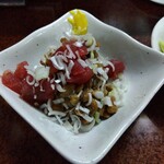 鶴亀 - マグロ納豆 420円(税込)(2024年6月25日撮影)