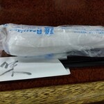 鶴亀 - 布おしぼりとお箸(2024年6月14日撮影)
