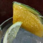 鶴亀 - チューハイ 300円(税込)(2024年6月14日撮影)