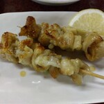 鶴亀 - 鳥皮２本 200円(税込)(2024年6月14日撮影)