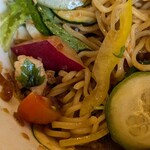 七席中華 コバコ - 玉ねぎも飴色に炒められて、優しい酸味の冷麺でした