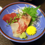 藤吉 - 本日のおまかせ竹(3000円)の鮪、いなだ、黒鯛のお刺身