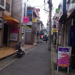 日本酒暮六つ - こじんまりとした銅座の通りの中にあります。