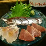 日本酒暮六つ - 刺身3種盛り680円（ウルメイワシ、レンコ鯛、天然ブリ）（2014.3下）
