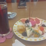 LAUNA - ヨコスカチェリーチーズケーキ