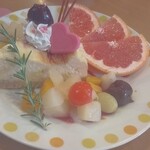 LAUNA - ヨコスカチェリーチーズケーキ