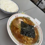 まるたかラーメン - パパの「正油ラーメン」と「大ごはん」＝ザ・ラーメンライス