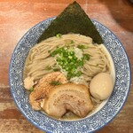 麺や而今 - 冷やし節らぁめん＋半熟味付け煮卵（1350円）