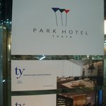 レストラン タテル ヨシノ - エントランスの看板。