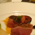 レストラン タテル ヨシノ - フランス産　鴨のロティ　無花果のキャラメリゼを添えて。