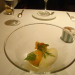 レストラン タテル ヨシノ - バナナとアボカドのムース　オリーブオイルのアイスを添えて(正式名称は不明)。