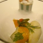 レストラン タテル ヨシノ - バナナとアボカドのムース　オリーブオイルのアイスを添えて(正式名称は不明)。