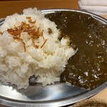 勝手場ごった - かためのライスにフライドオニオン