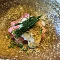 ねね - マグロの上の海藻が濃い味