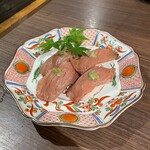 肉の頂 - 炙り和牛のにぎり。美味し。