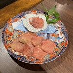 肉の頂 - 厚切り牛タン、薄切り上タン。美味し。