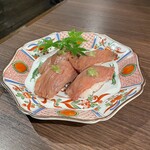 肉の頂 - 炙り和牛のにぎり。美味し。