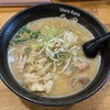 牛もつラーメン 白黒