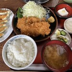 餃子会館 - 料理写真:串カツ定食と餃子1人前