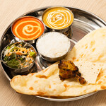 インド料理 DILLI PALACE - Cセット（カレー2種・サラダ・ライス・タンドリー手羽元・ドリンク）