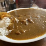 キトラ - カレー大盛り　ルーもなみなみとあって凄い量です。