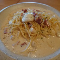 RED ROOM rooftop & grill - 帆立小柱とベーコンの爽やかレモンクリーム (1,760円・税込)