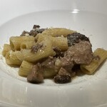 アドゥエパッシ - イタリア産キノコと子羊のリガトーニ。こちらはとっても良かった♪