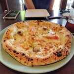 カネ保水産 - ズワイガニとホタテが鎮座