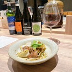 パルコ フィエラ - 発酵白菜とヒョンチョン（中国式ソーセージ）のニンニク炒め＠1,600円（税込）
      
      