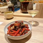 パルコ フィエラ - 刺激的な香りの辣子干肉（ラーズーラーロー：中華風ベーコンのスパイス炒め）＠2,100円（税込）