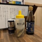 酒肴場 屯 - 卓上の調味料