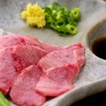 神戸牛焼肉 石田屋。Hanareの上 - 特上タン刺