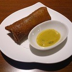 喜臨軒 - パリパリの揚げ春巻き　酸味の利いたマスタードが美味しい