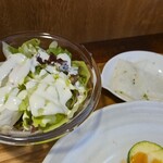 キッチン ブルー グローブ - サラダ、お新香のアップ