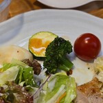 キッチン ブルー グローブ - 供えつけ野菜も最後