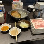 寿司しゃぶしゃぶ ゆず庵 - 三元豚バラ、三元豚ロース10枚