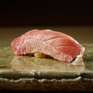 「やま幸」直送、極上マグロ体験