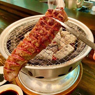 名物「まるごと1本タン」や新鮮な「とんちゃん」をご堪能あれ