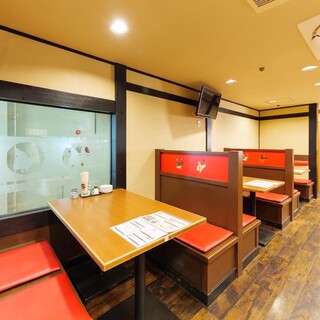 名様でご利用いただけるテーブル席です★仕切りが高いので周りも気になりません♪
