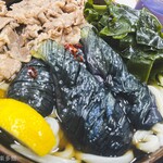 麺紡 - なす肉ぶっかけ＋わかめ