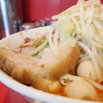 ラーメン二郎 - 豚の厚み
