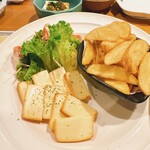 ももどり駅前食堂