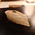 すし 良月 - 春子鯛:香る柚子の皮と