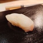 すし 良月 - スズキ(明石):すだち、塩で
