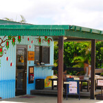 畑の中のジュース屋さん - 