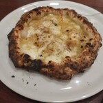 ピッツェリア ファッブリカ 1090 - ヴァニリア（バターとキビ砂糖、モッツァレラ、ヴァニラのピッツァ）