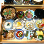 ぎゃあてい - 白米を➕800円で湯葉と牛肉のしぐれ煮丼ミニに変更