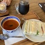 フレッシュグリーン - 1000円ランチ　
      お好きなパン＋ミネストローネ＋デザート＋ドリンク。