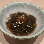 寿司 みなつき - 先付け　もずく酢イクラ乗せ